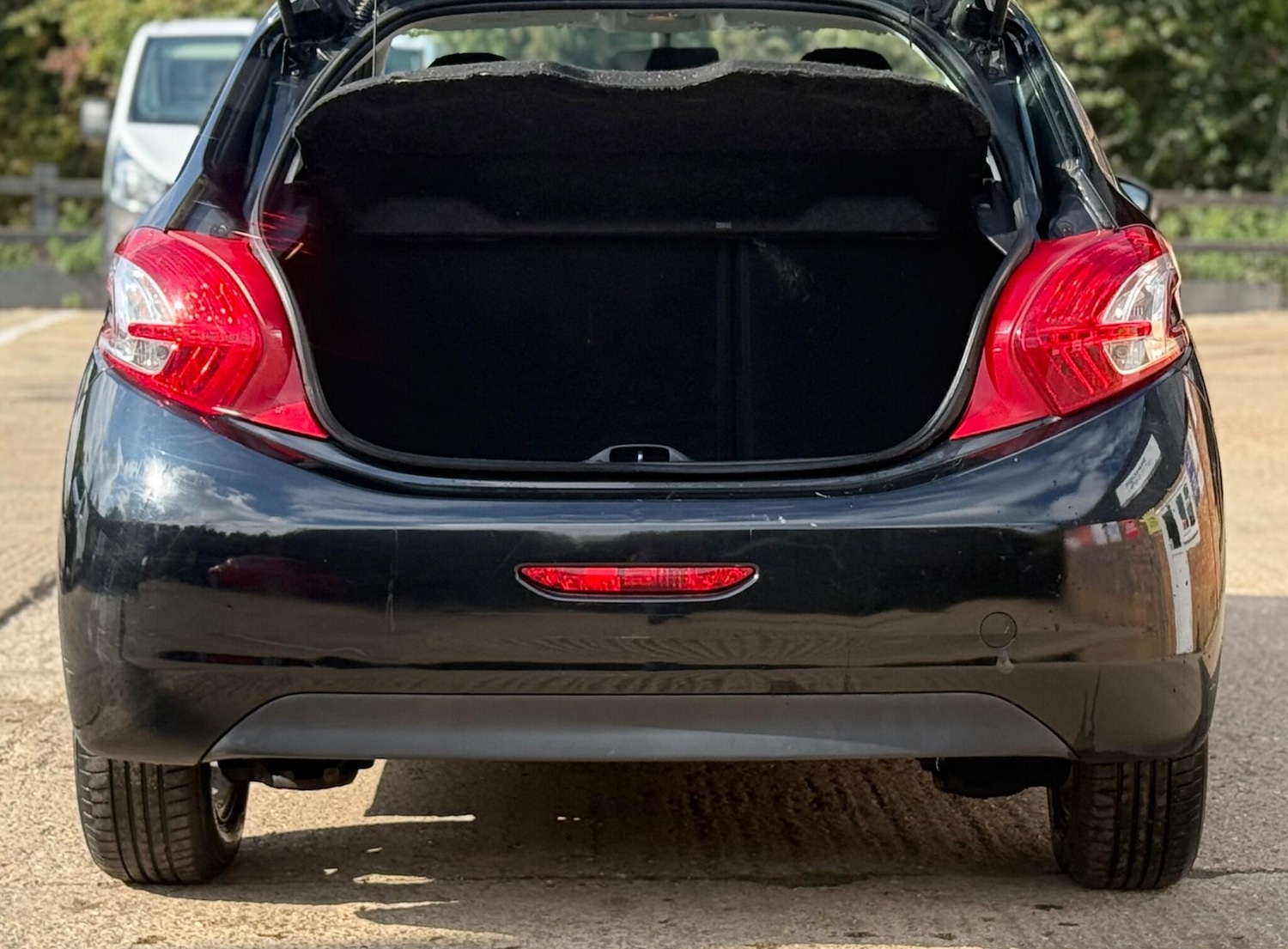 Used Peugeot 208 2013 for sale - 76128015: Photo 19
