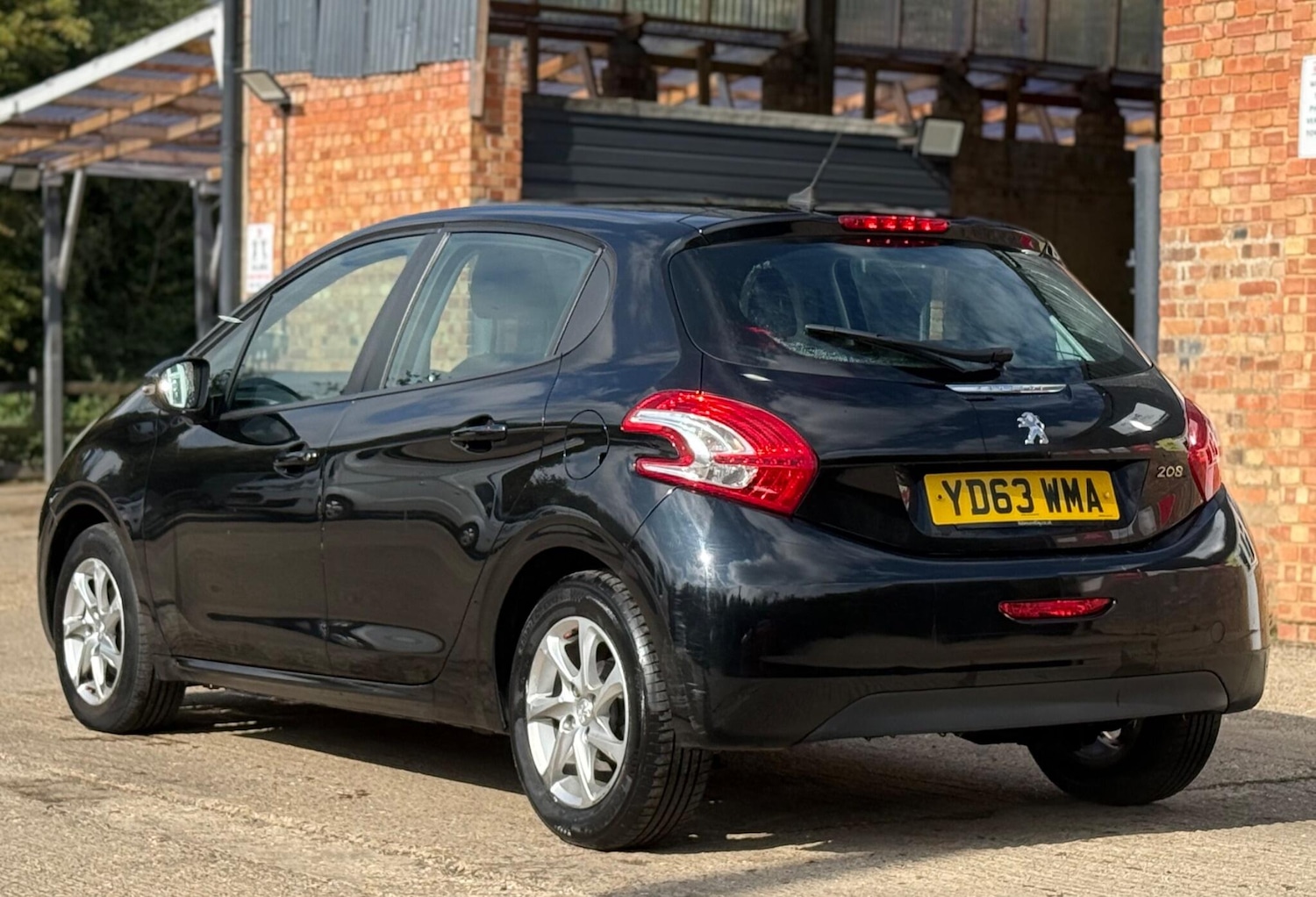 Used Peugeot 208 2013 for sale - 76128015: Photo 7