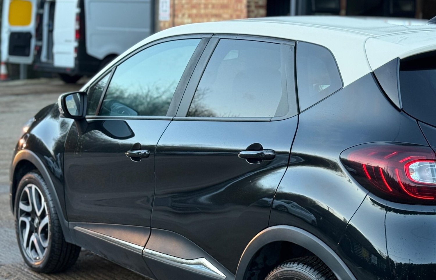 Used Renault Captur 2018 for sale - 76909255: Photo 28