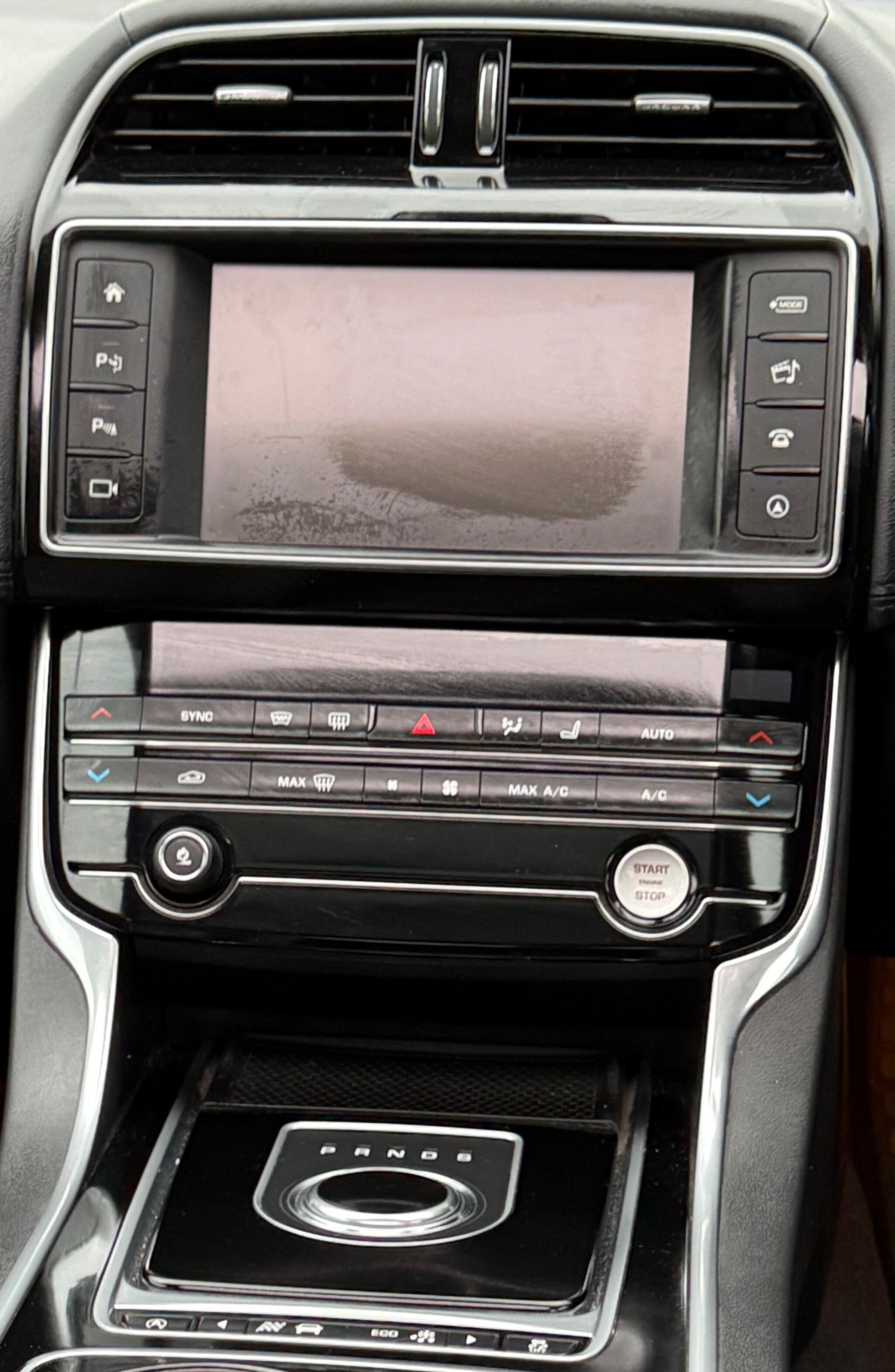 Used Jaguar XE 2017 for sale - 77849120: Photo 19