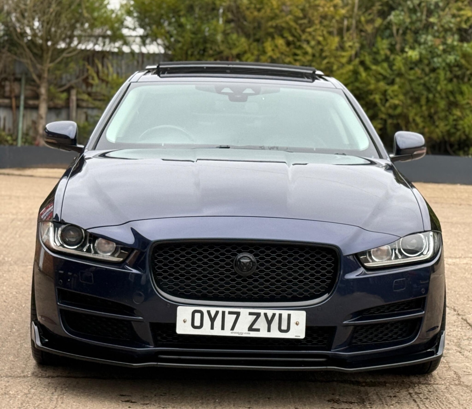 Used Jaguar XE 2017 for sale - 77849120: Photo 3
