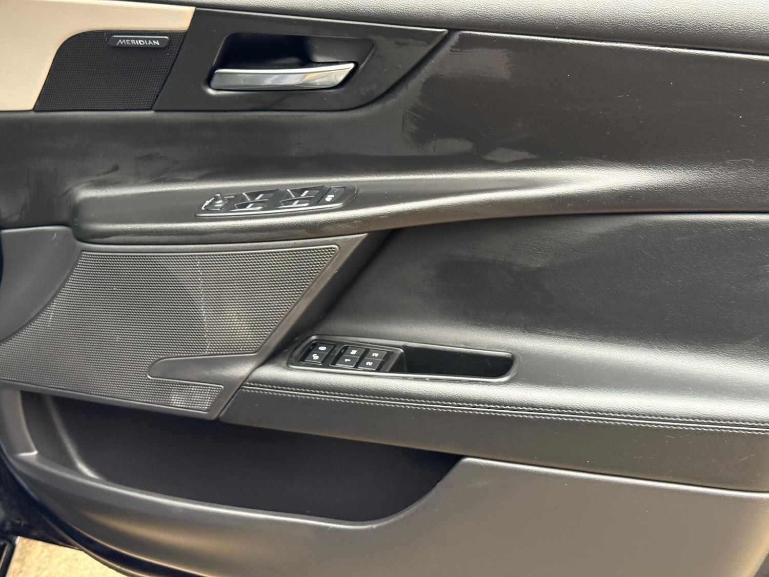 Used Jaguar XE 2017 for sale - 77849120: Photo 33