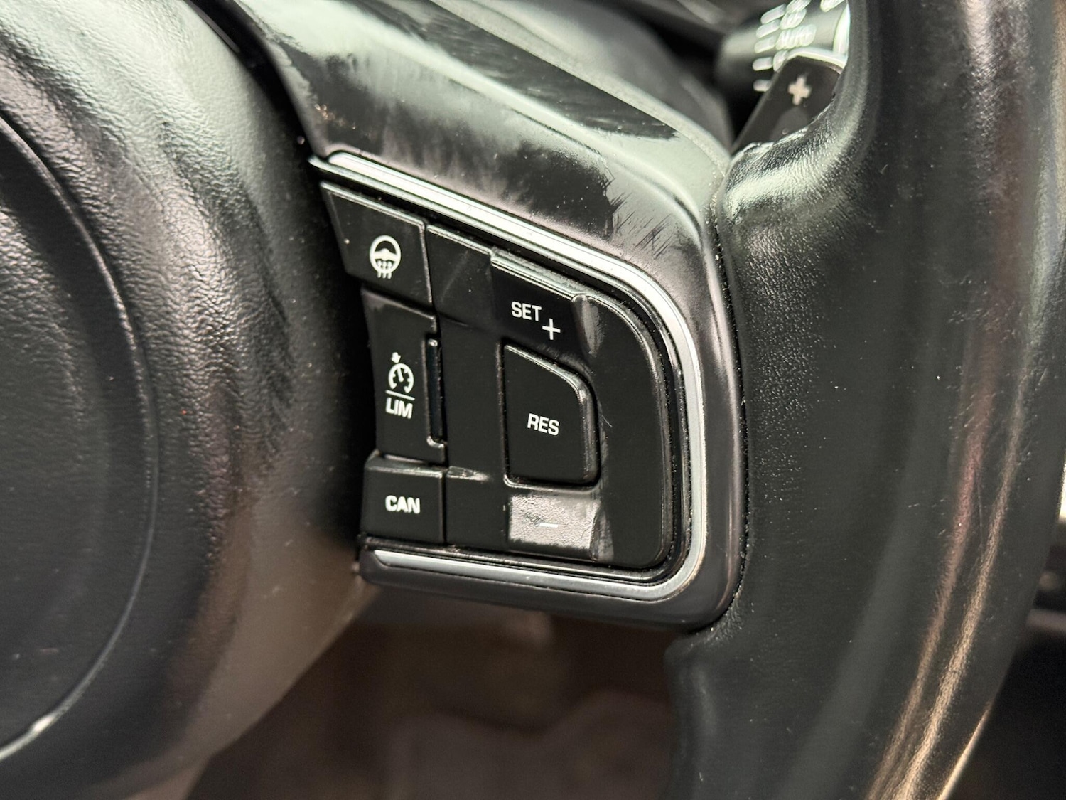 Used Jaguar XE 2017 for sale - 77849120: Photo 41