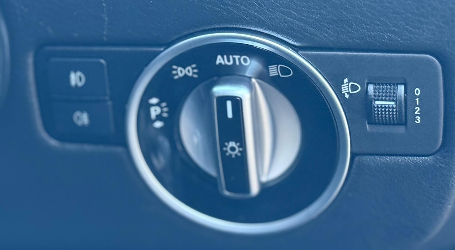 Used Infiniti Q30 2017 for sale - 77259049: Photo 41