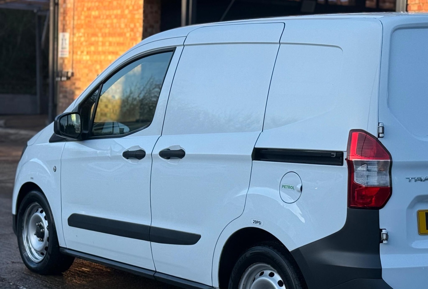 Used Ford Transit Courier 2020 for sale - 77106819: Photo 32