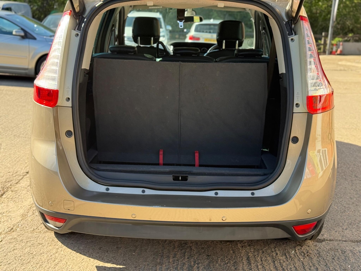 Used Renault Grand Scenic 2015 for sale - 78145735: Photo 17