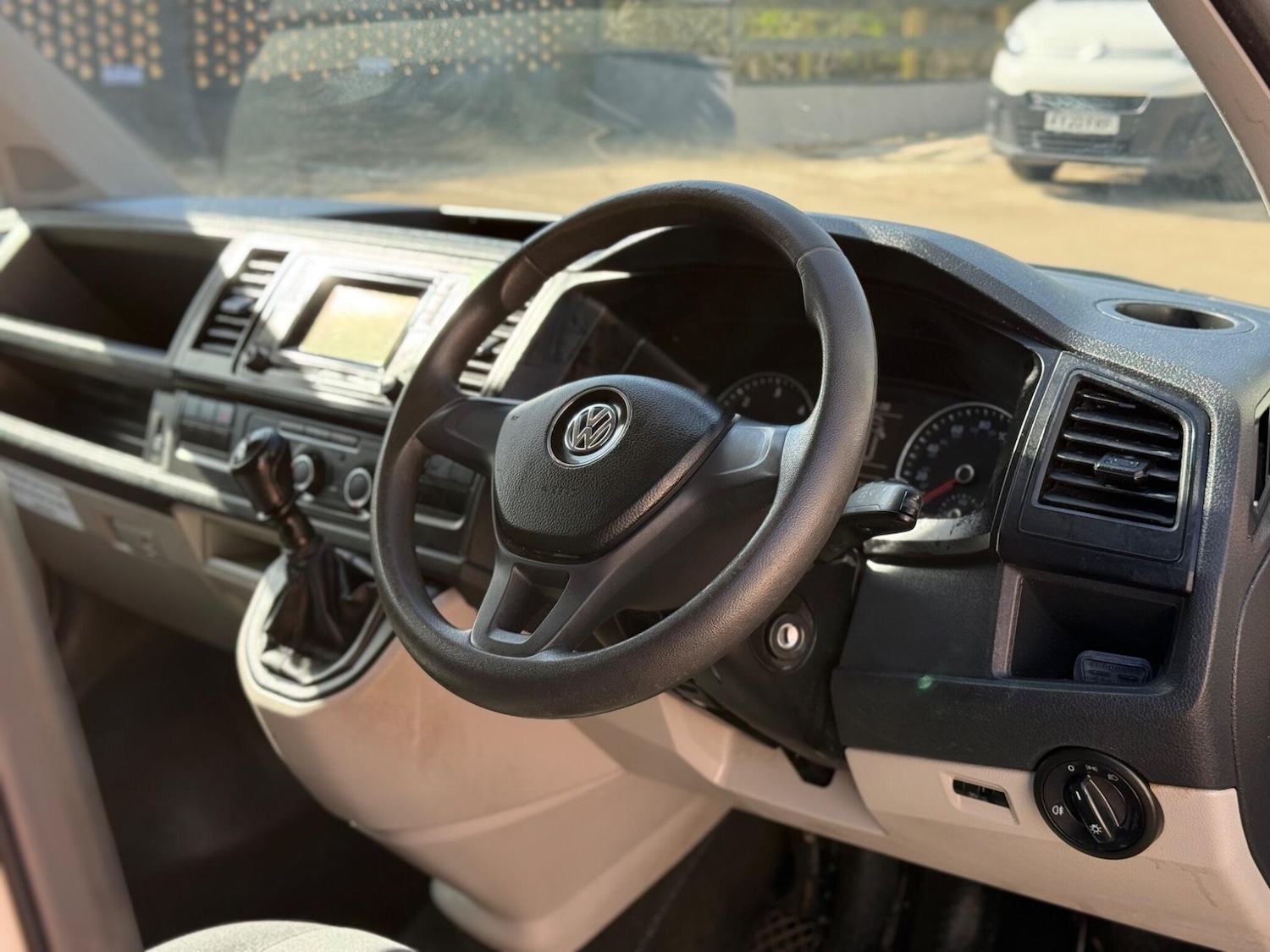 Used Volkswagen Transporter 2018 for sale - 77919035: Photo 10