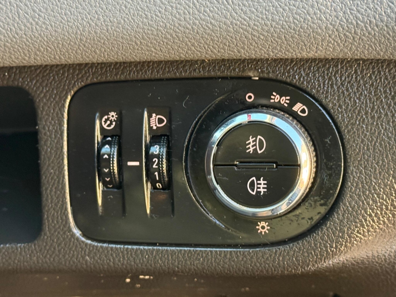 Used Vauxhall Meriva 2013 for sale - 77919040: Photo 40