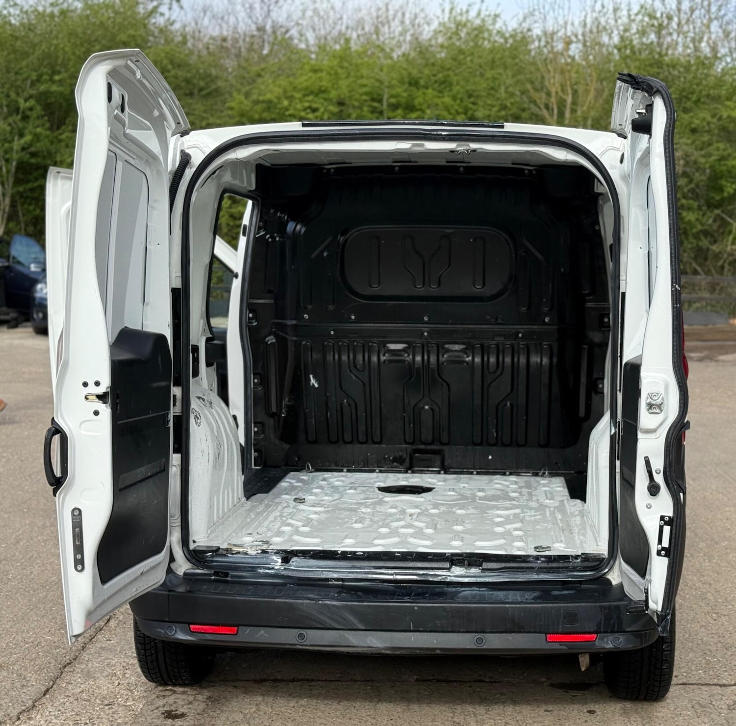Used Vauxhall Combo 2015 for sale - 78132123: Photo 16