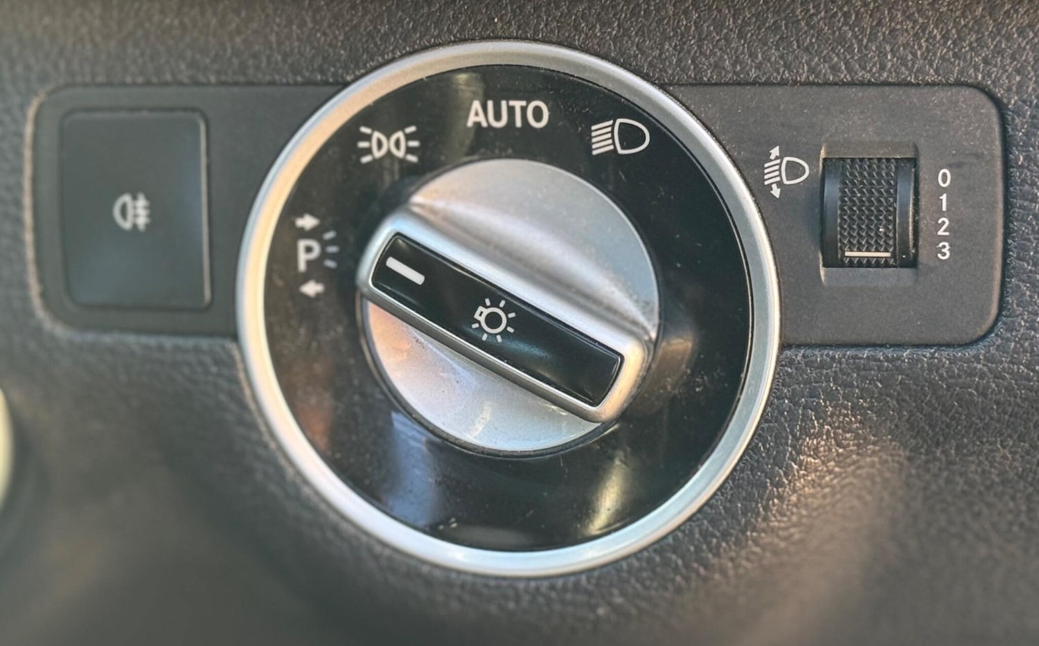 Used Mercedes-Benz E Class 2012 for sale - 76429505: Photo 41