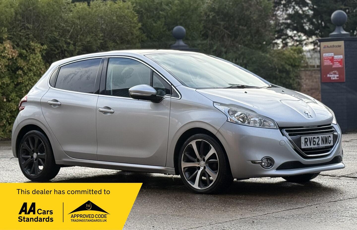 Used Peugeot 208 2012 for sale - 76685570: Photo 1