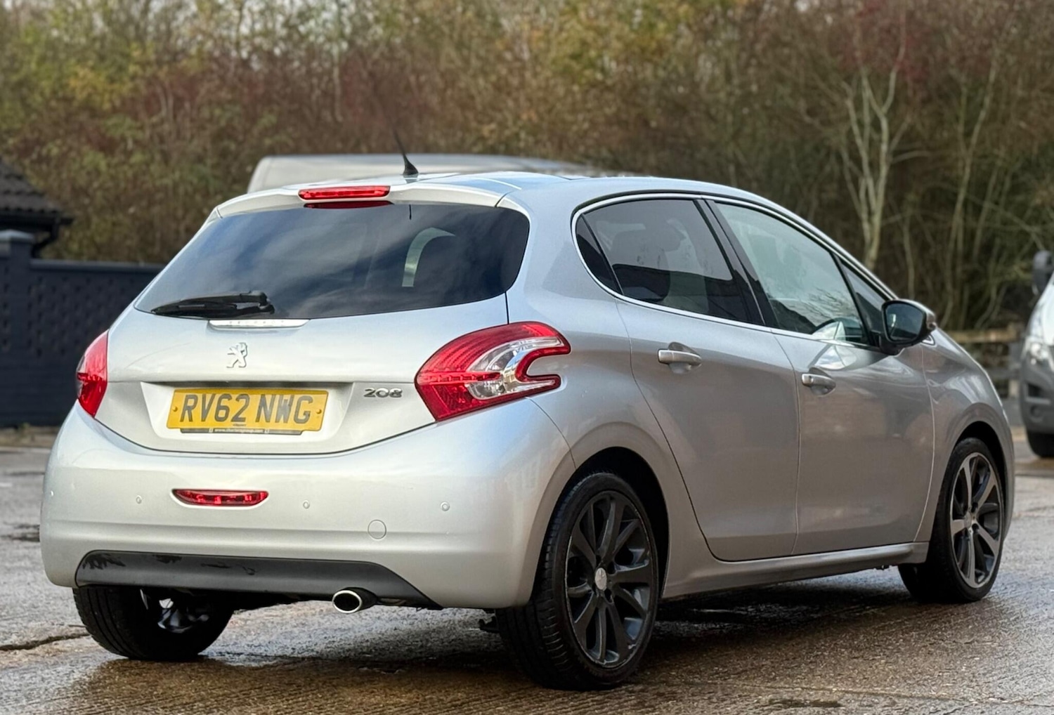 Used Peugeot 208 2012 for sale - 76685570: Photo 11