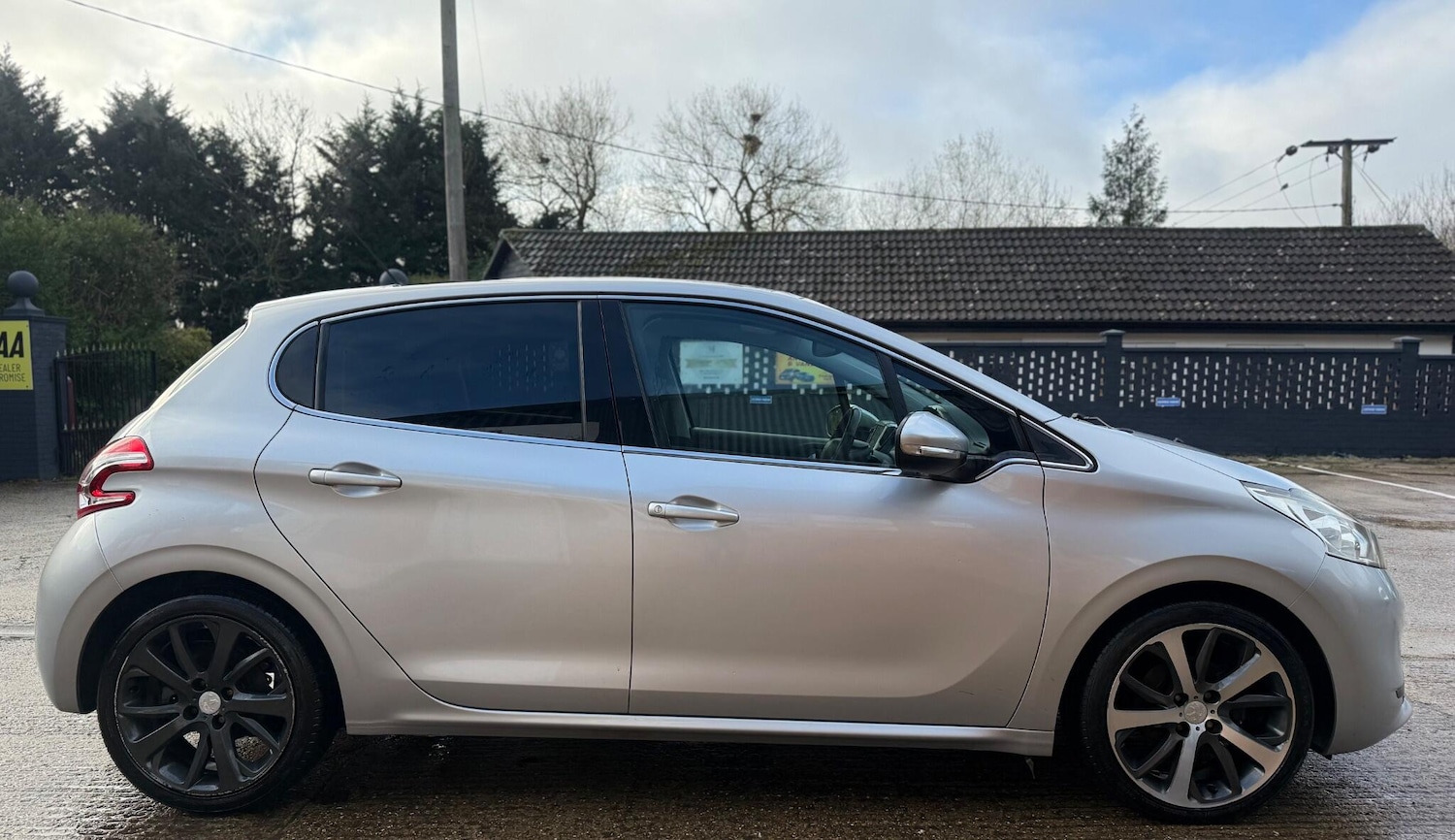 Used Peugeot 208 2012 for sale - 76685570: Photo 12