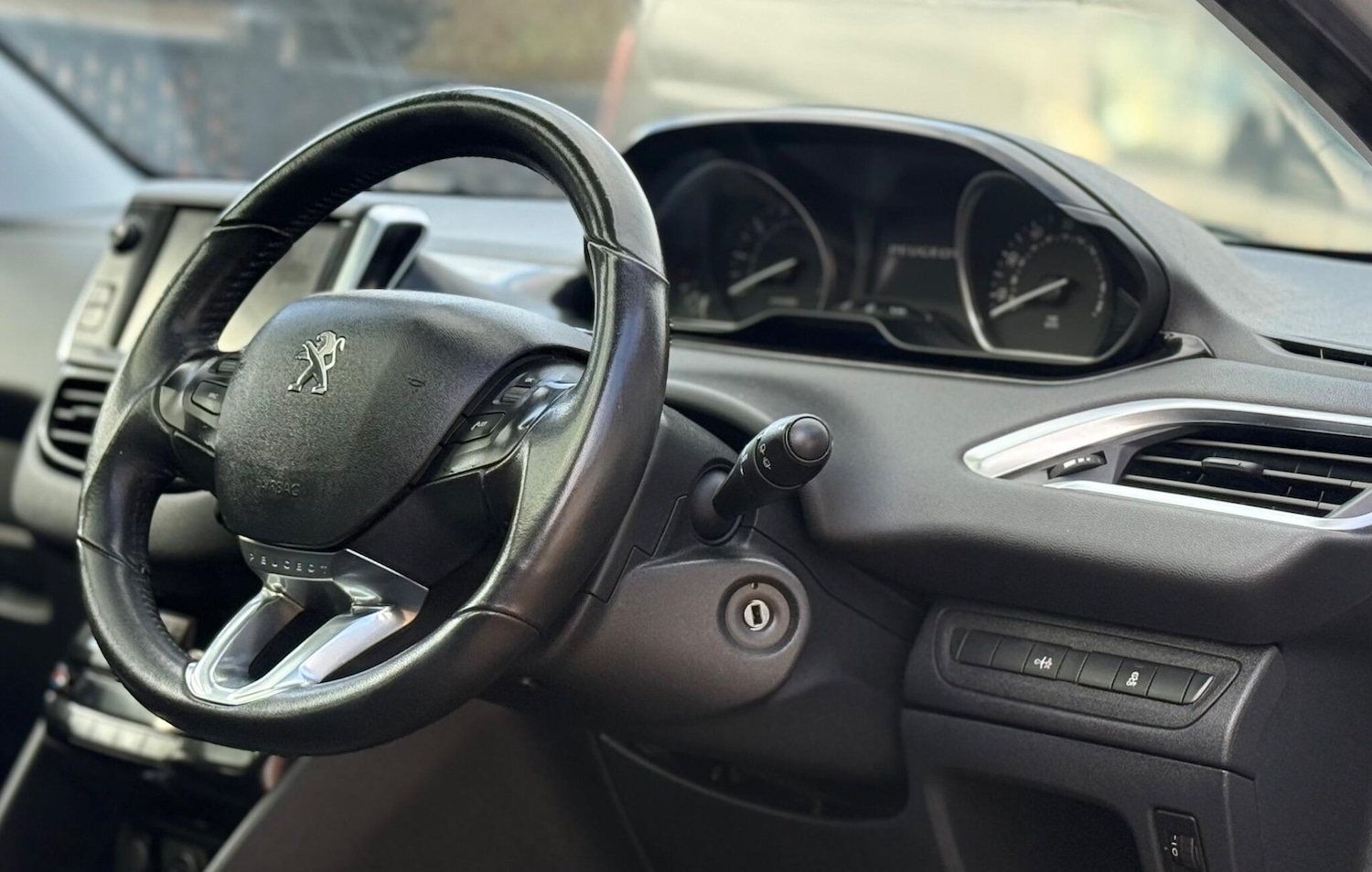 Used Peugeot 208 2012 for sale - 76685570: Photo 13