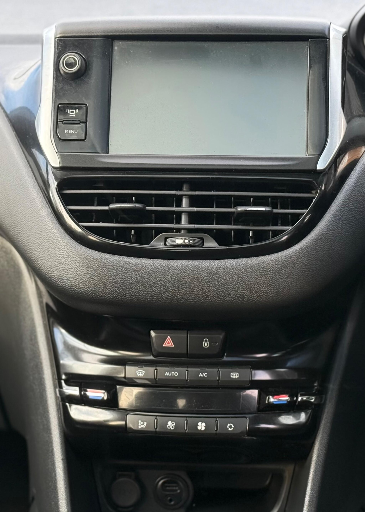 Used Peugeot 208 2012 for sale - 76685570: Photo 23