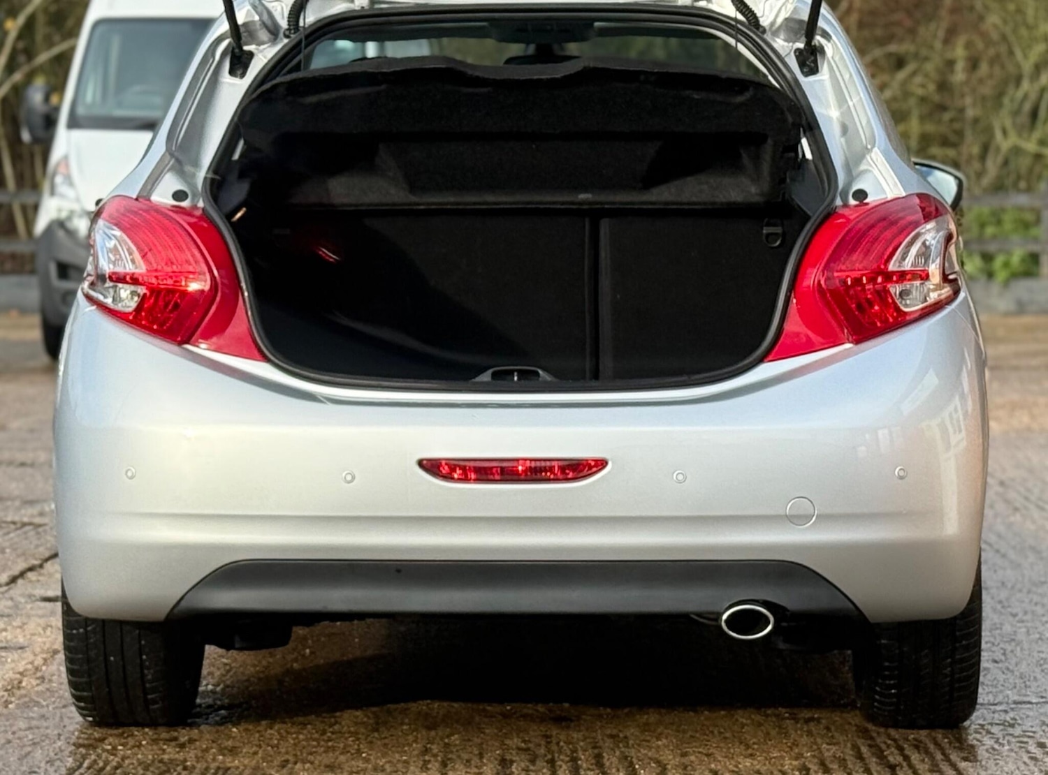 Used Peugeot 208 2012 for sale - 76685570: Photo 25