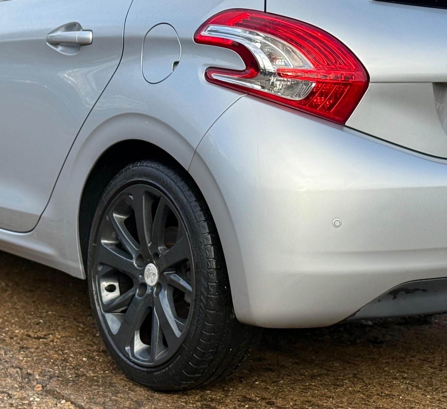 Used Peugeot 208 2012 for sale - 76685570: Photo 33