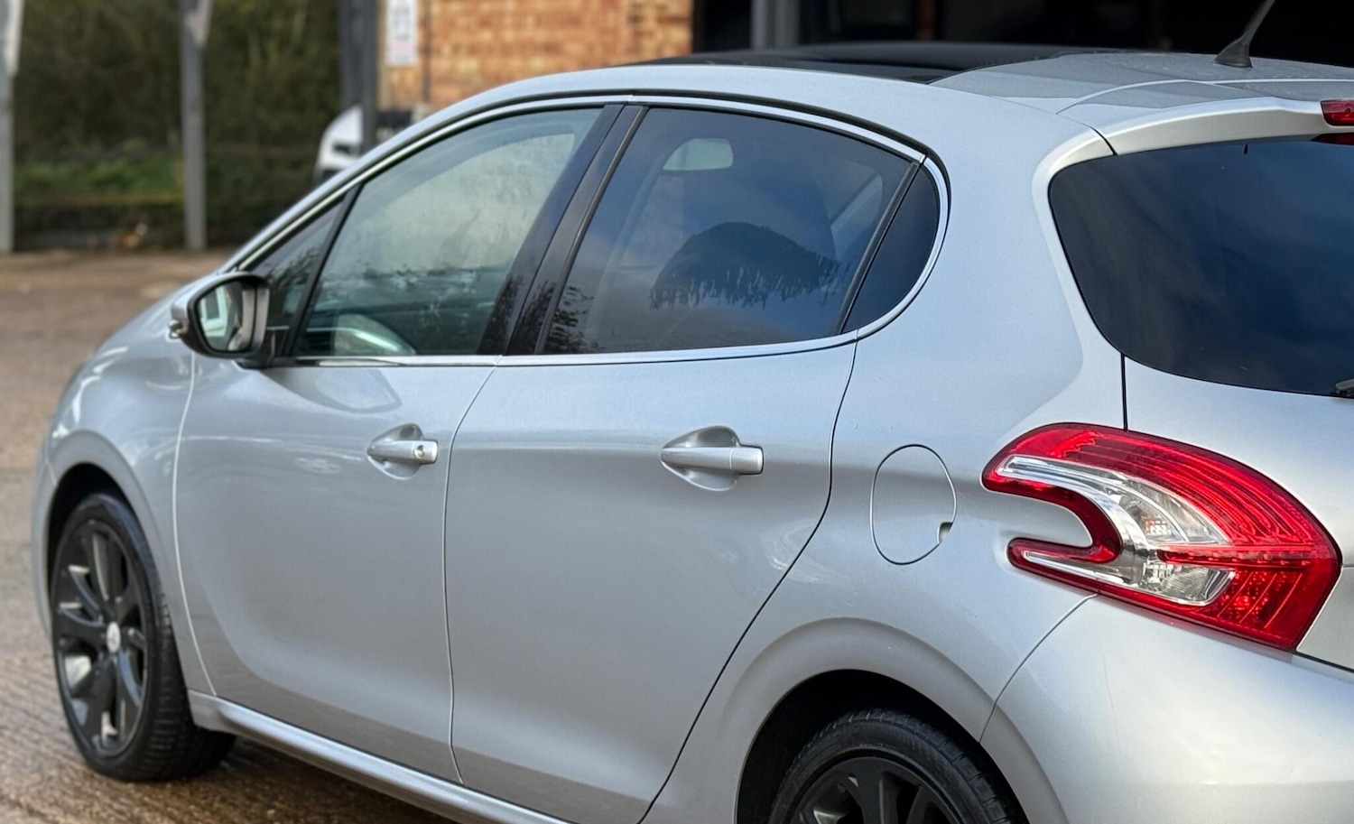 Used Peugeot 208 2012 for sale - 76685570: Photo 34