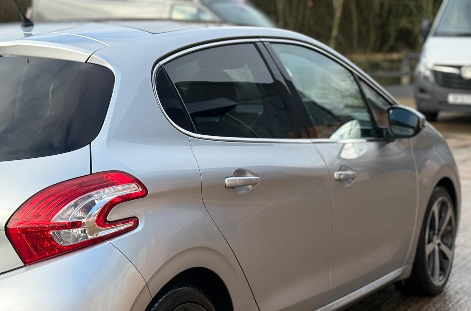 Used Peugeot 208 2012 for sale - 76685570: Photo 37