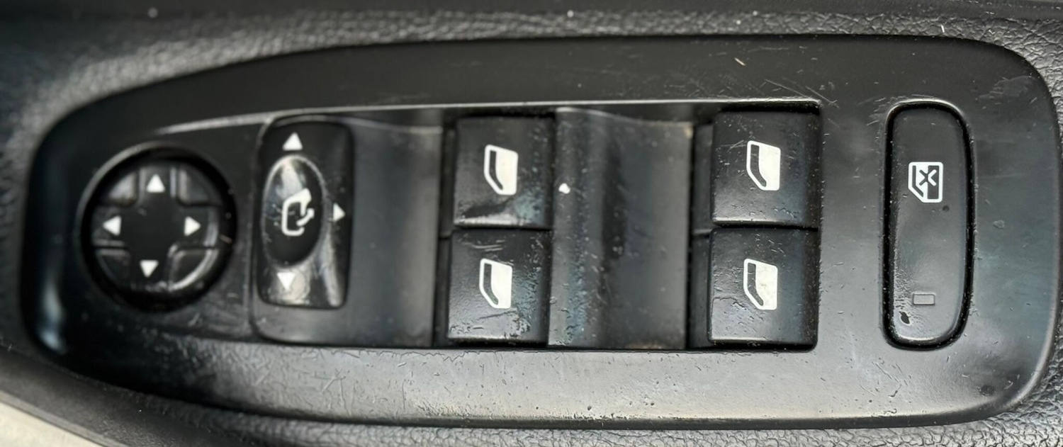 Used Peugeot 208 2012 for sale - 76685570: Photo 39