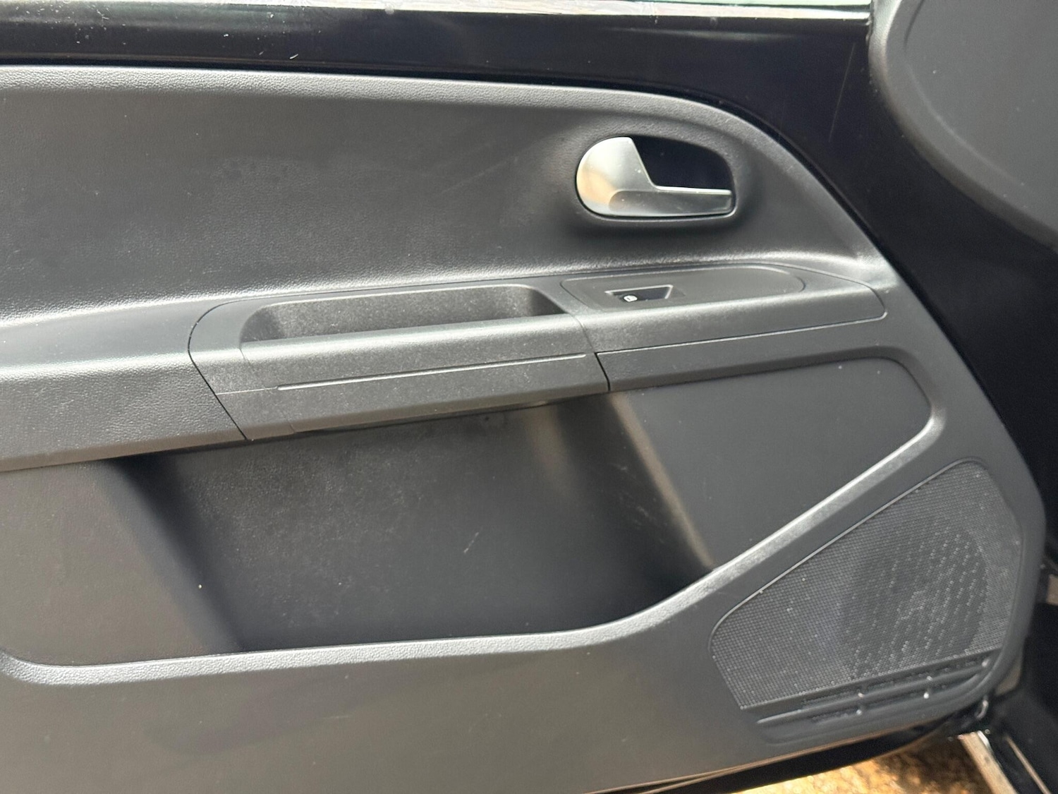 Used Volkswagen up! 2015 for sale - 77234034: Photo 28