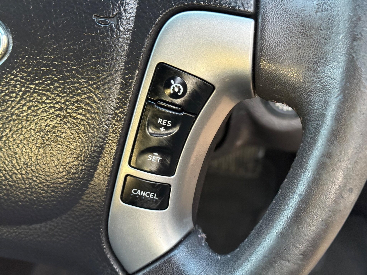 Used Hyundai Santa Fe 2010 for sale - 77310910: Photo 33