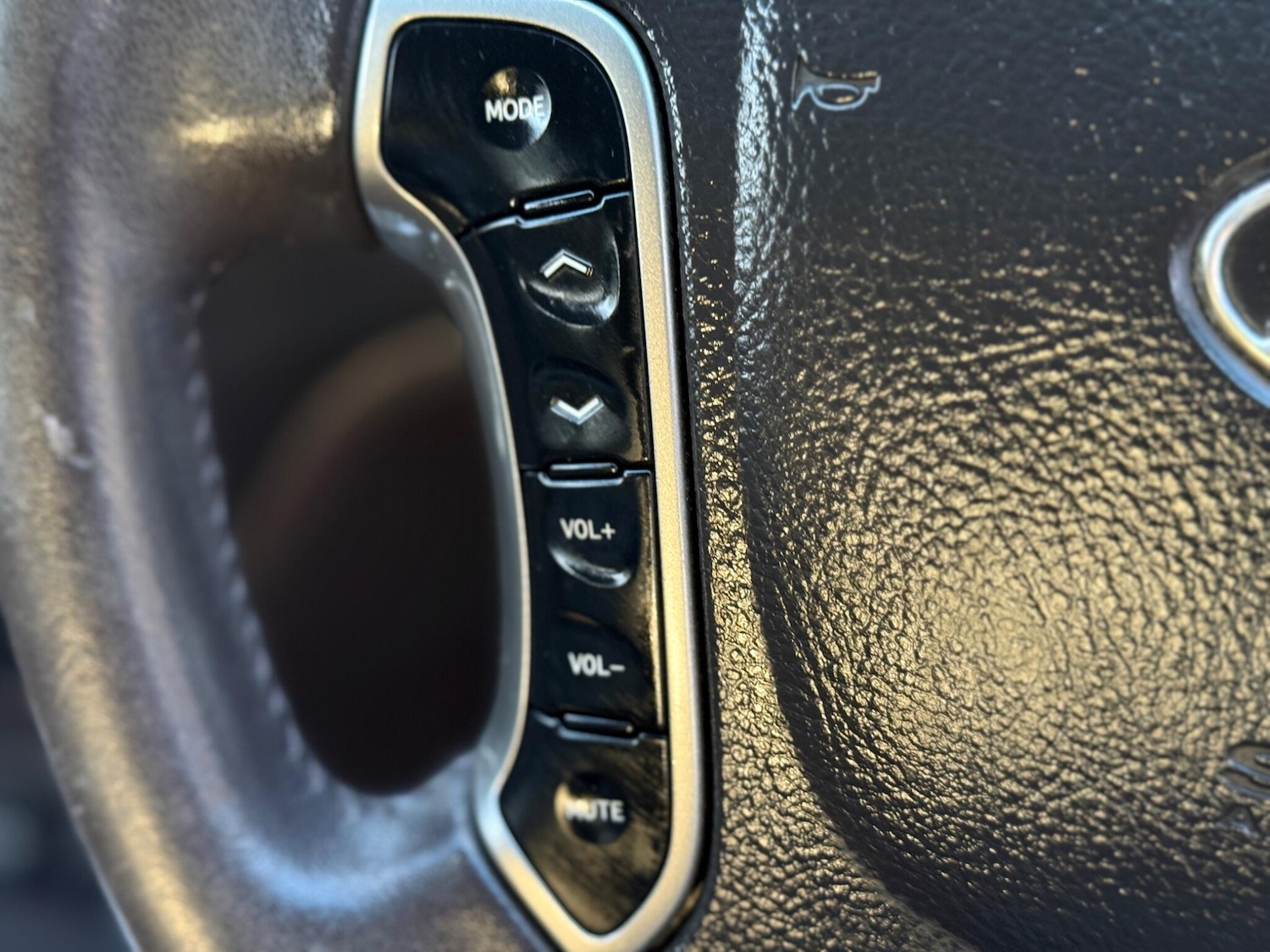 Used Hyundai Santa Fe 2010 for sale - 77310910: Photo 34