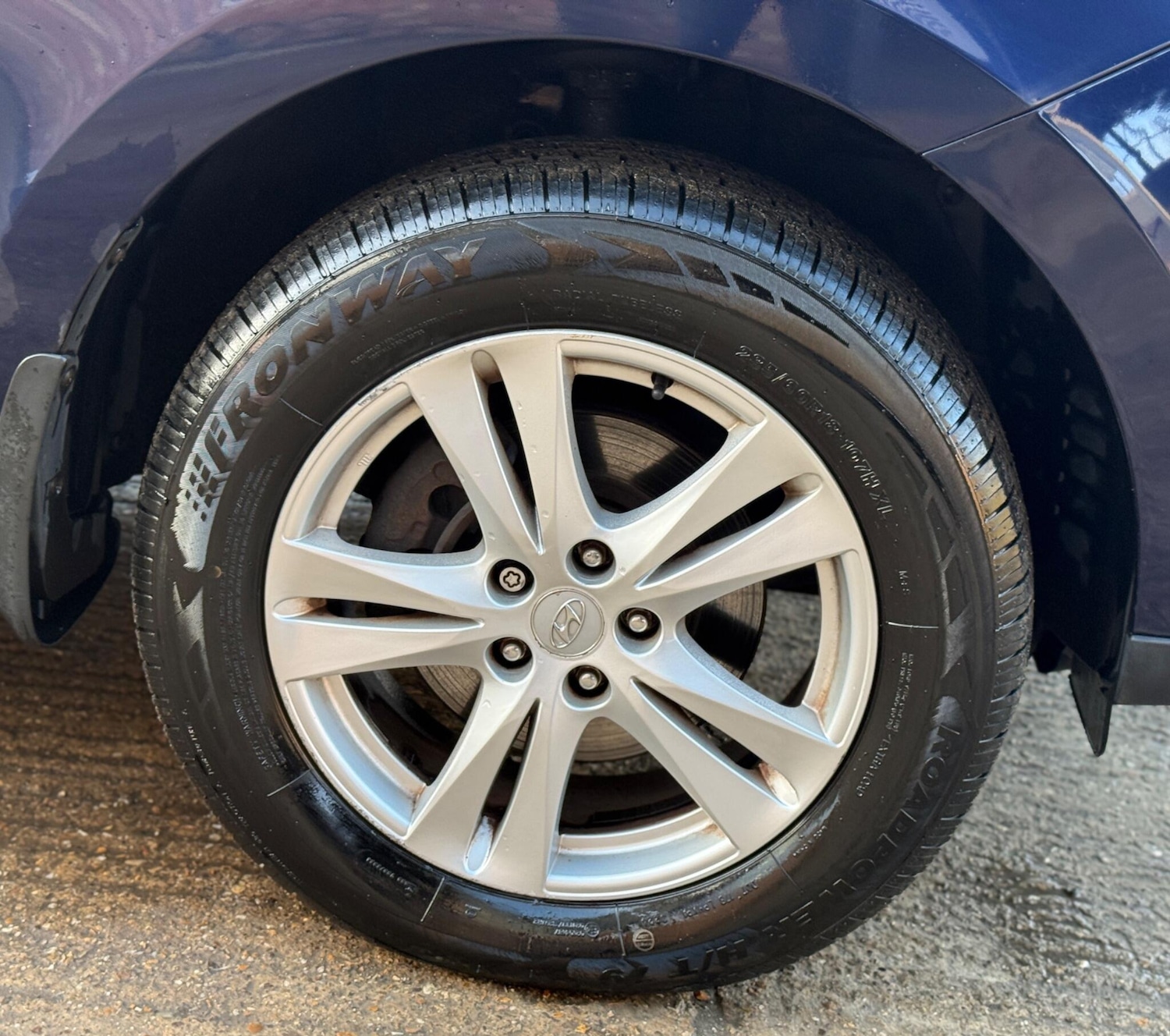 Used Hyundai Santa Fe 2010 for sale - 77310910: Photo 35