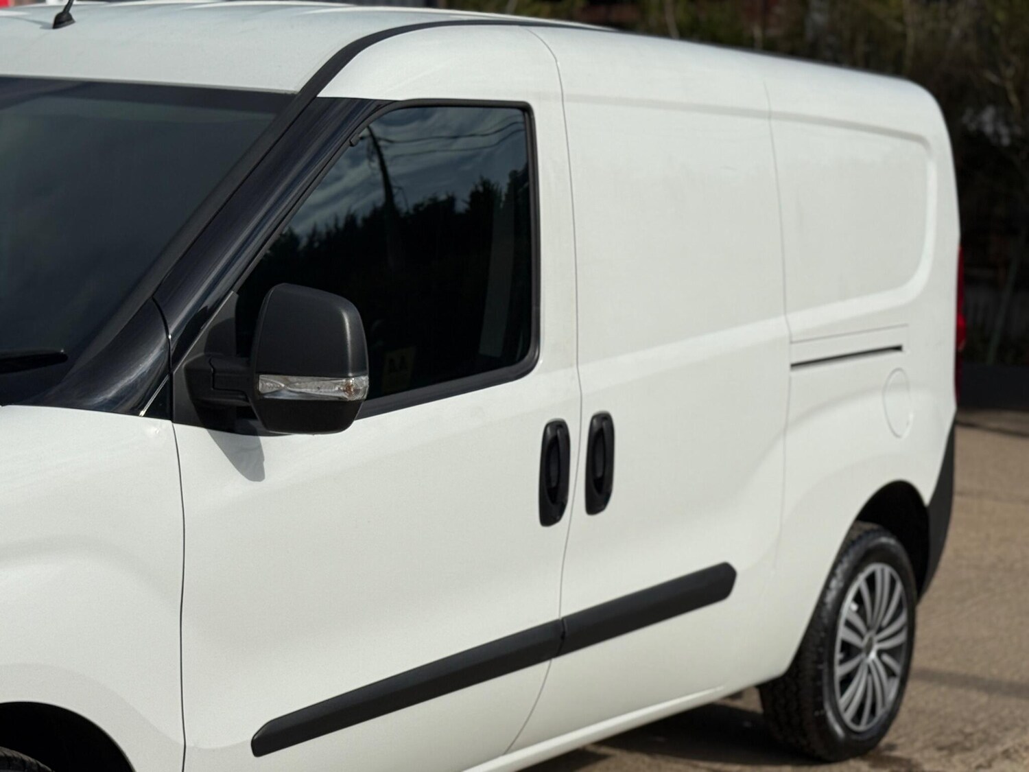 Used Vauxhall Combo 2017 for sale - 78084015: Photo 22