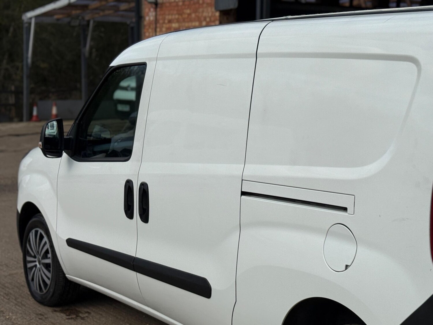 Used Vauxhall Combo 2017 for sale - 78084015: Photo 25