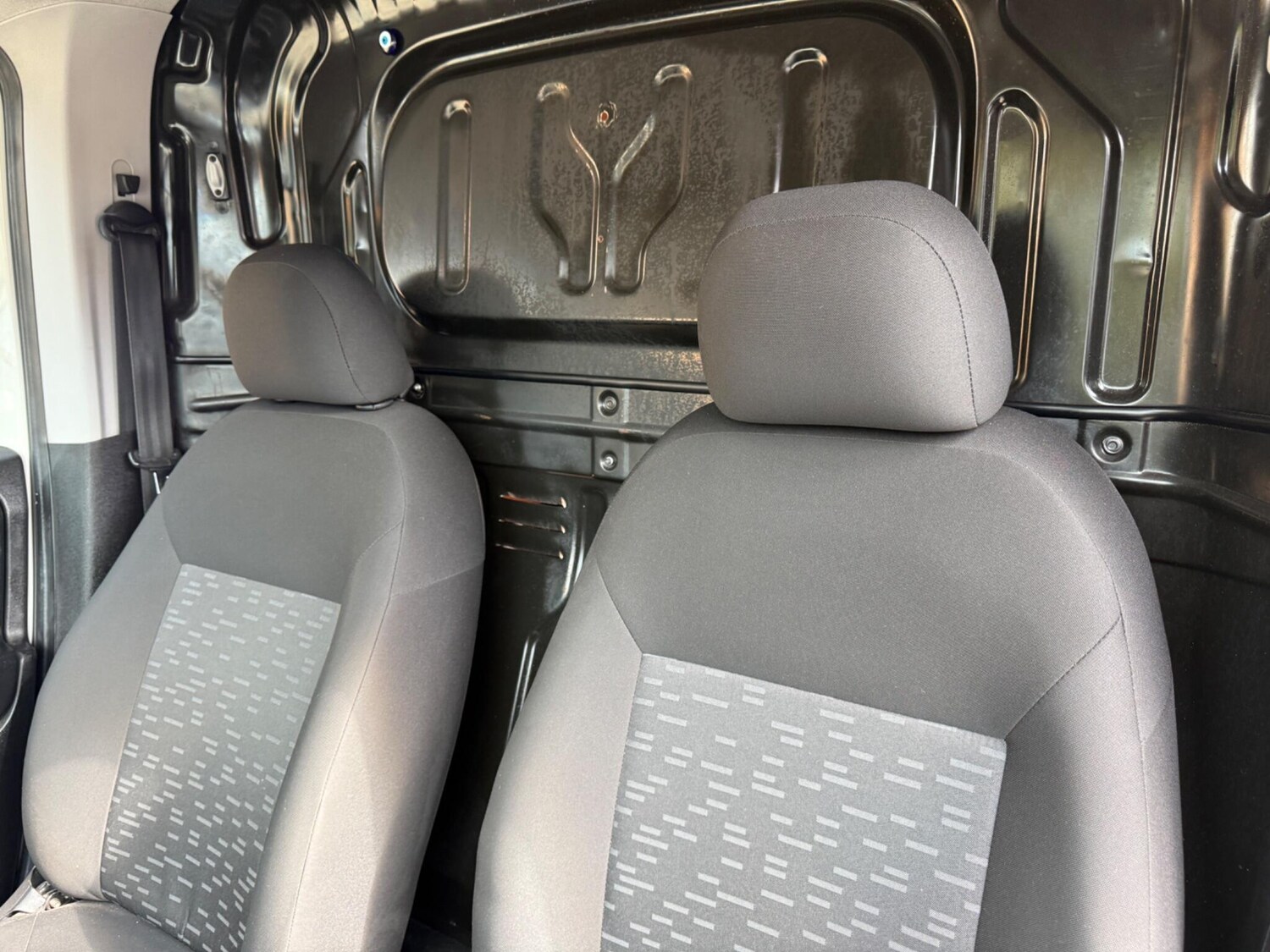 Used Vauxhall Combo 2017 for sale - 78084015: Photo 31