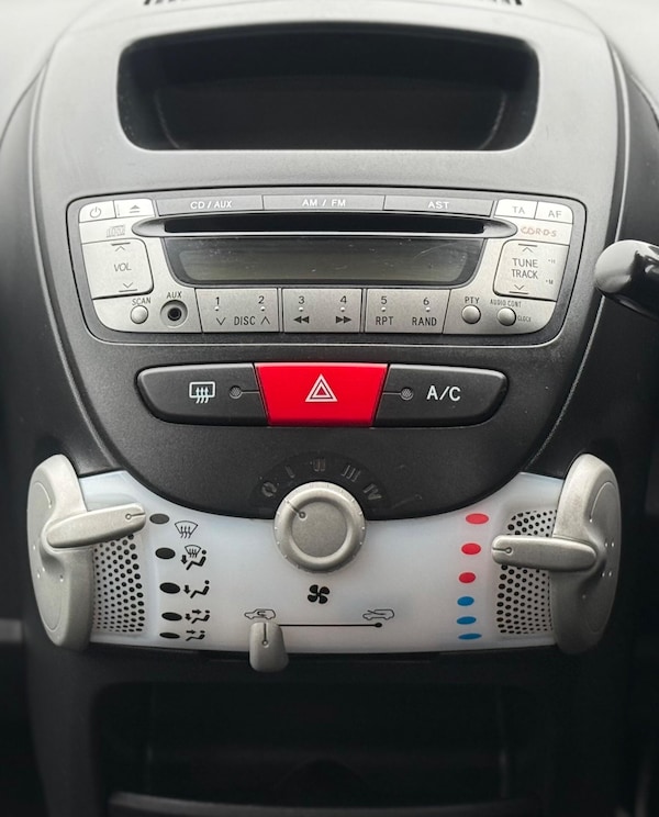 Used Peugeot 107 2014 for sale - 76243571: Photo 26
