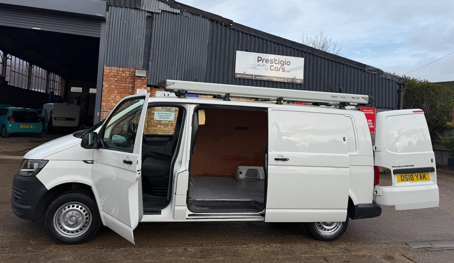 Used Volkswagen Transporter 2018 for sale - 77171404: Photo 16