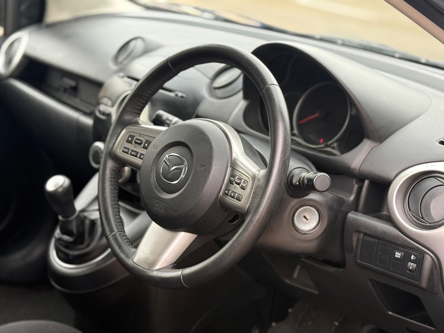 Used Mazda Mazda2 2010 for sale - 76422577: Photo 9