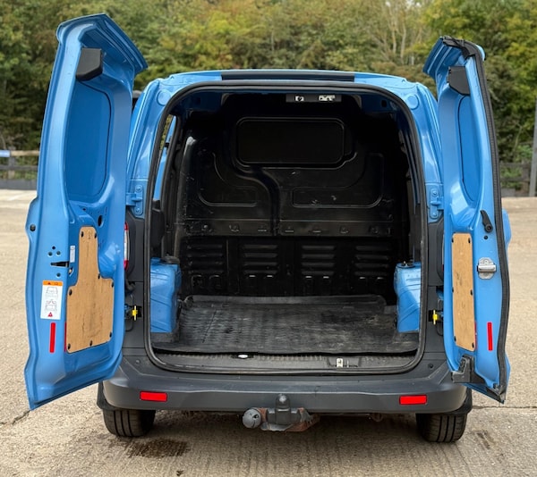 Used Ford Transit Courier 2015 for sale - 76077159: Photo 17