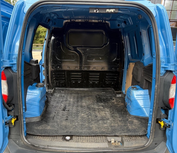 Used Ford Transit Courier 2015 for sale - 76077159: Photo 18