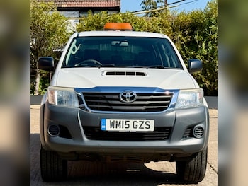 Used Toyota Hilux 2015 for sale - 79502955: Photo