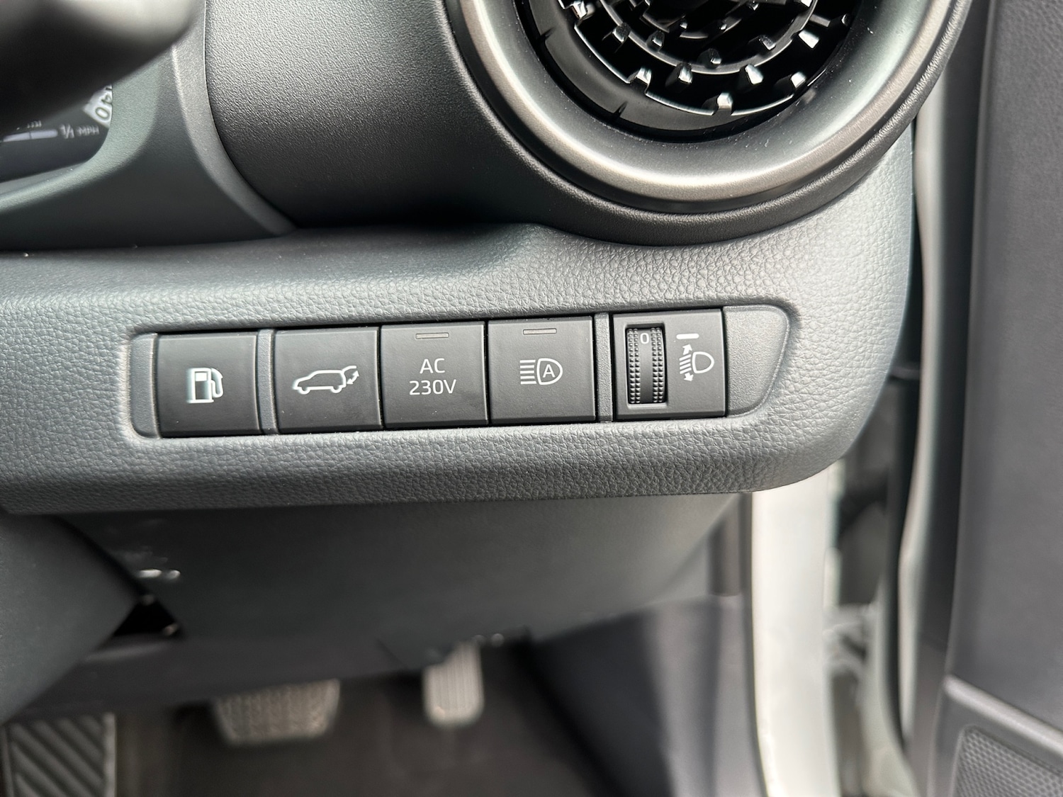 Used Toyota C-HR 2024 for sale - 76533767: Photo 21