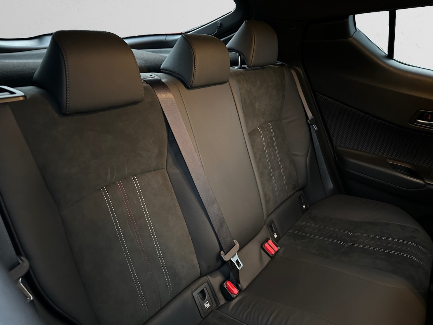 Used Toyota C-HR 2023 for sale - 77434753: Photo 11