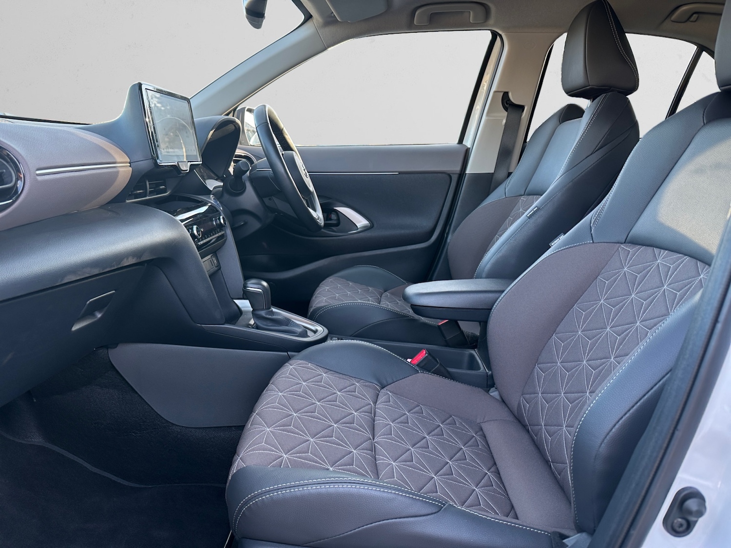 Used Toyota Yaris Cross 2024 for sale - 77071025: Photo 6