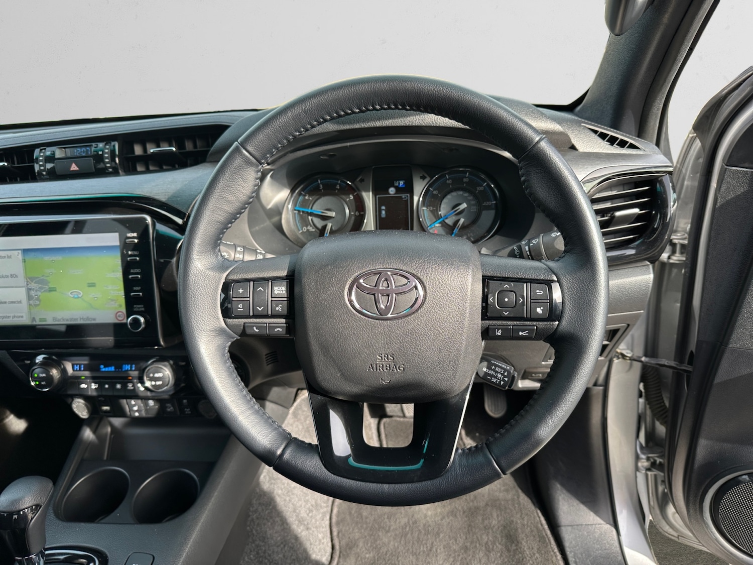 Used Toyota Hilux 2023 for sale - 77581325: Photo 9