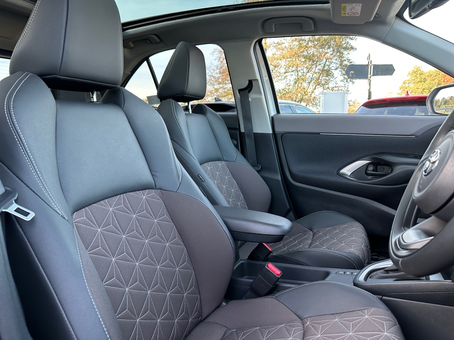 Used Toyota Yaris Cross 2023 for sale - 76717255: Photo 25