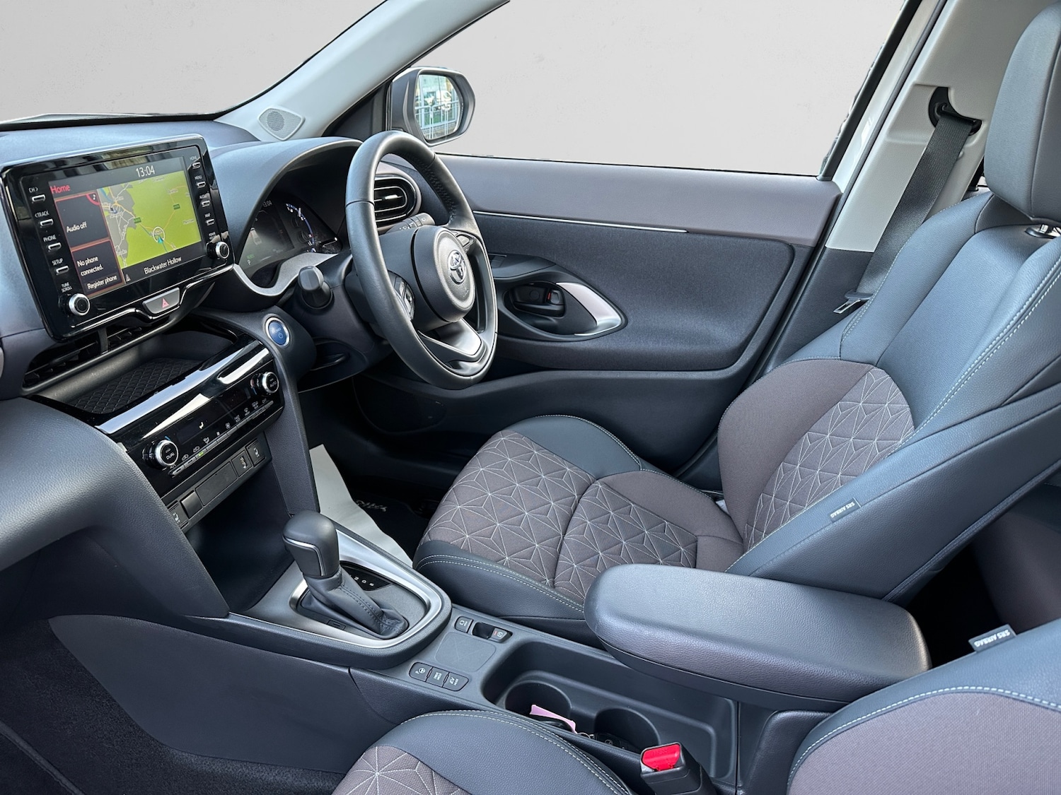 Used Toyota Yaris Cross 2023 for sale - 76717255: Photo 6