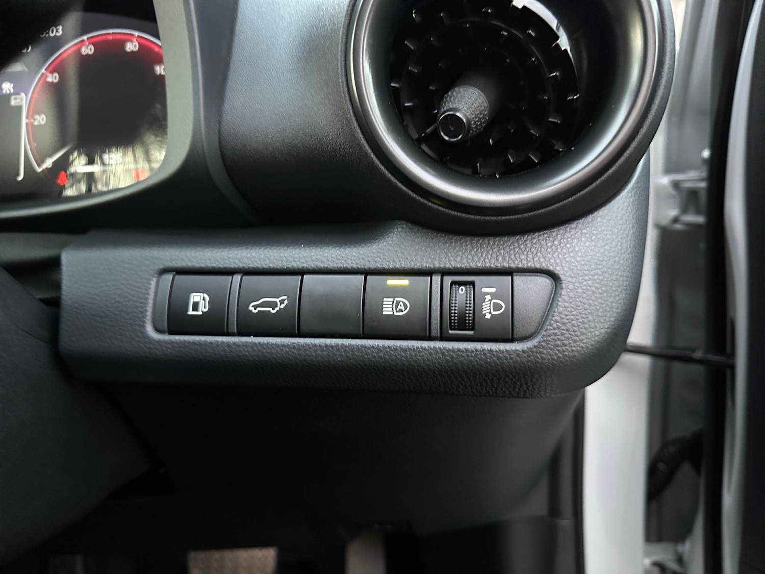 Used Toyota C-HR 2025 for sale - 77013009: Photo 25