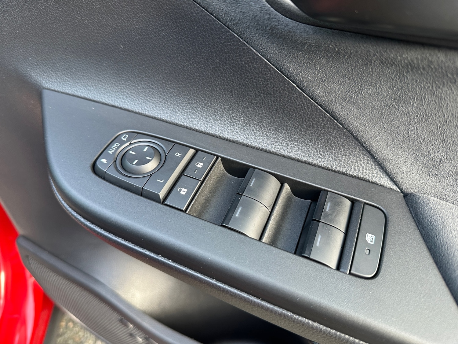 Used Toyota C-HR 2025 for sale - 77137707: Photo 27