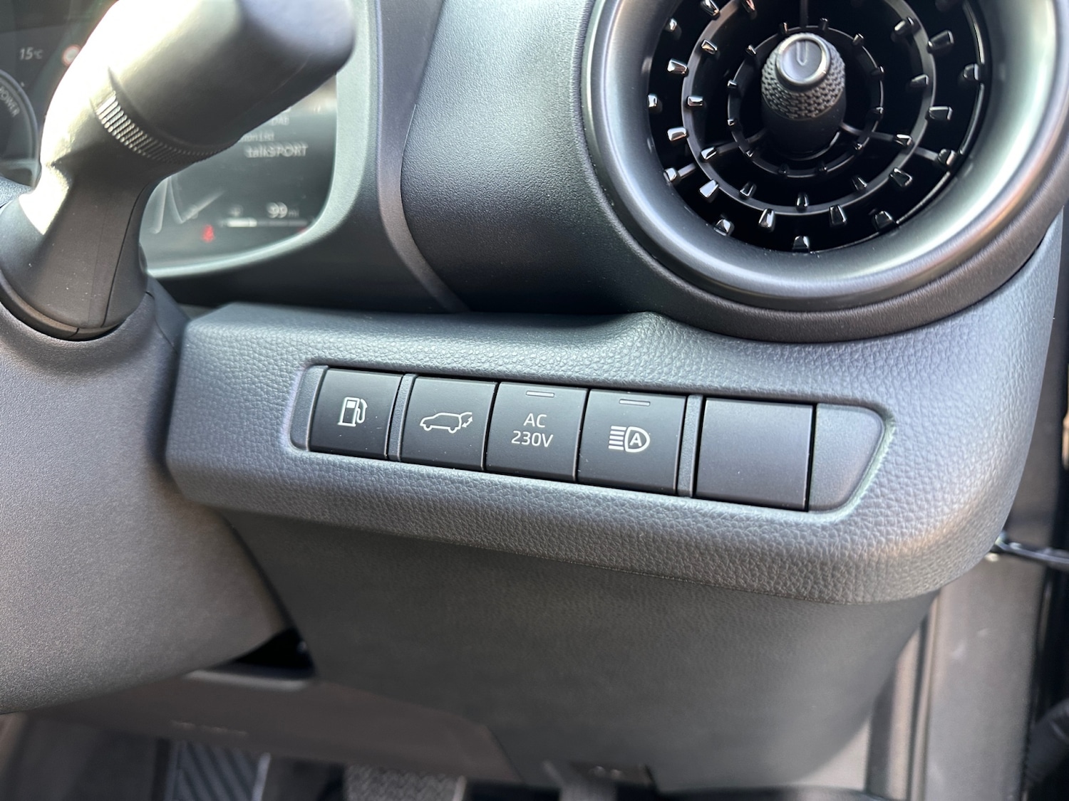 Used Toyota C-HR 2025 for sale - 77965211: Photo 24