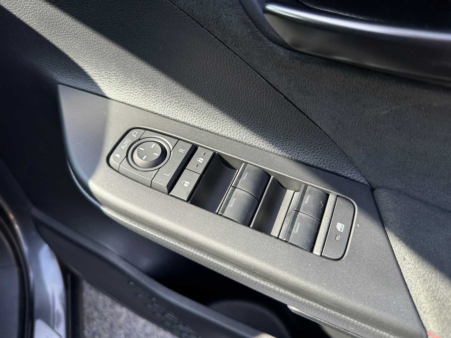 Used Toyota C-HR 2025 for sale - 77965211: Photo 27