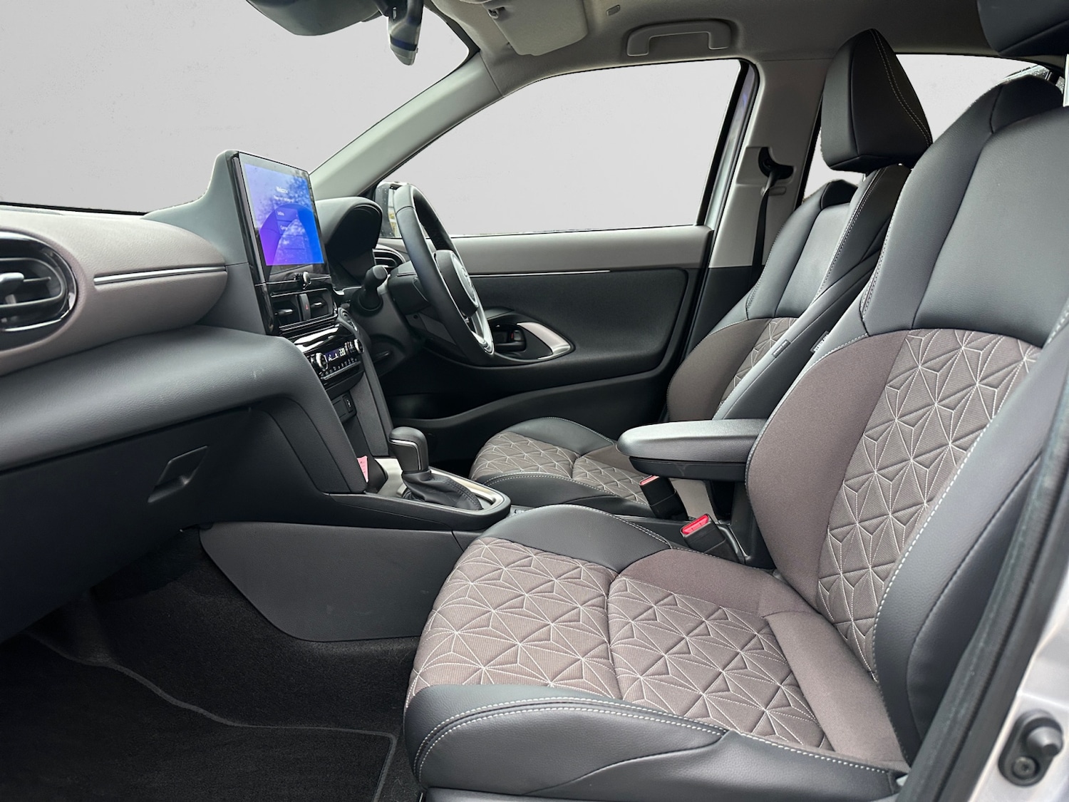 Used Toyota Yaris Cross 2024 for sale - 76948475: Photo 6