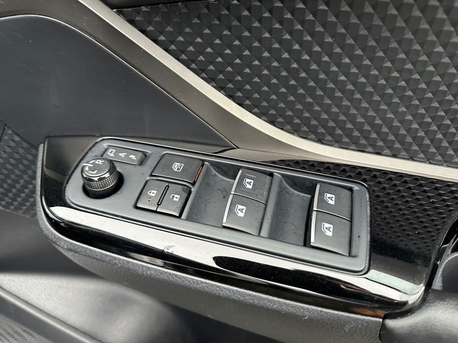 Used Toyota C-HR 2019 for sale - 77186233: Photo 27