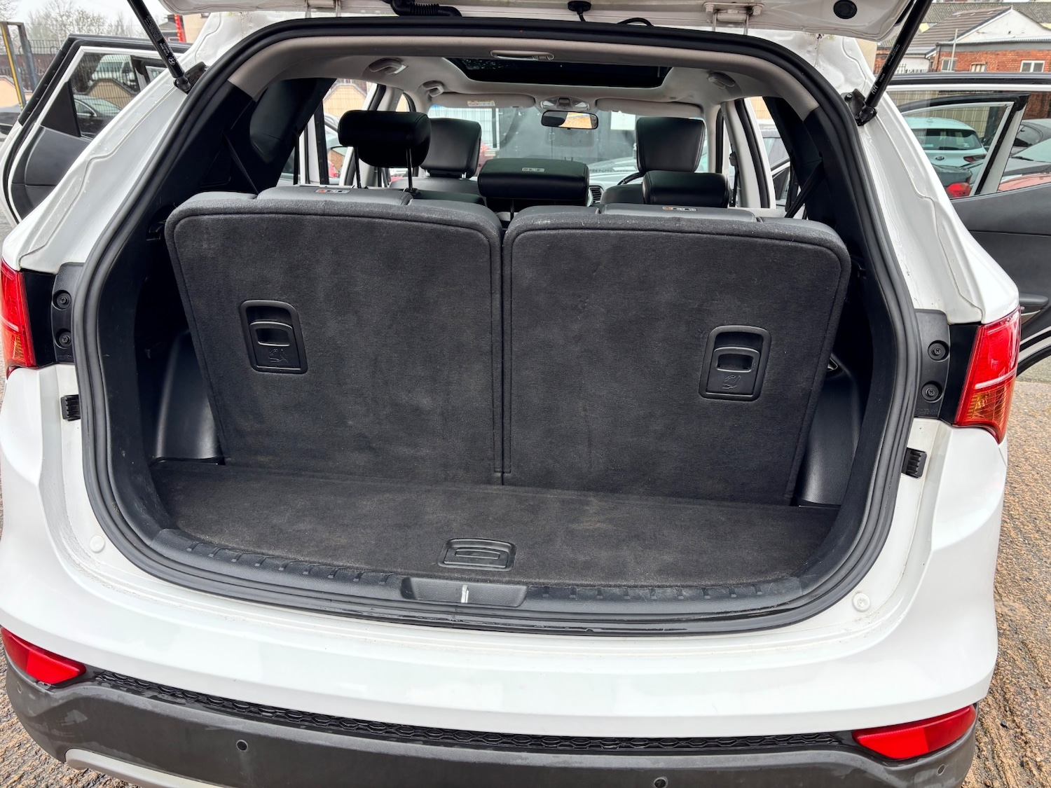 Used Hyundai Santa Fe 2015 for sale - 77137749: Photo 18